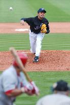 Komiyama pitches two scoreless innings